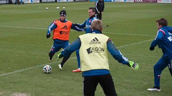 中国男足作 中国男足作